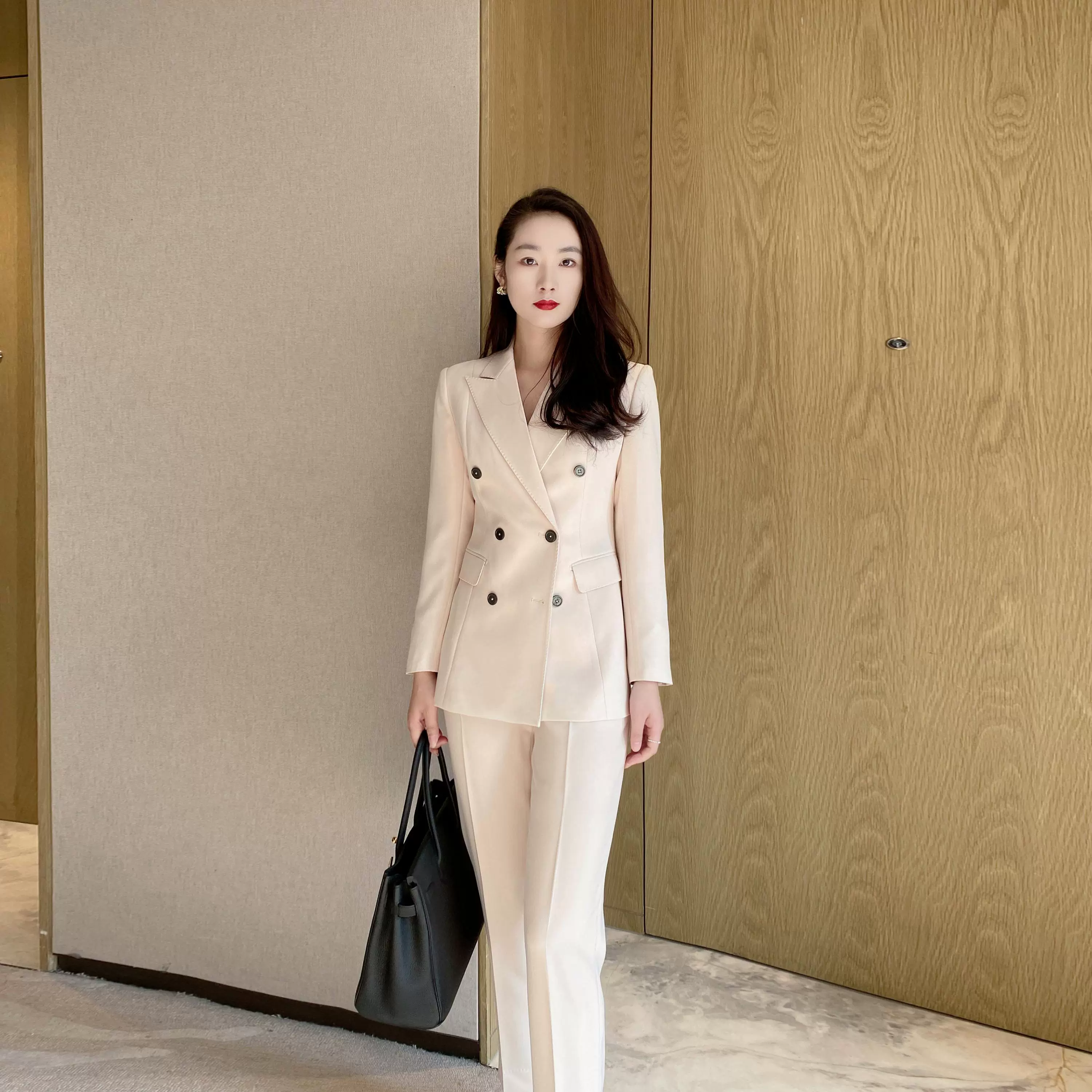 Beige Autumn Classic Suit with Tailored Trousers – Bright Style - Image 2