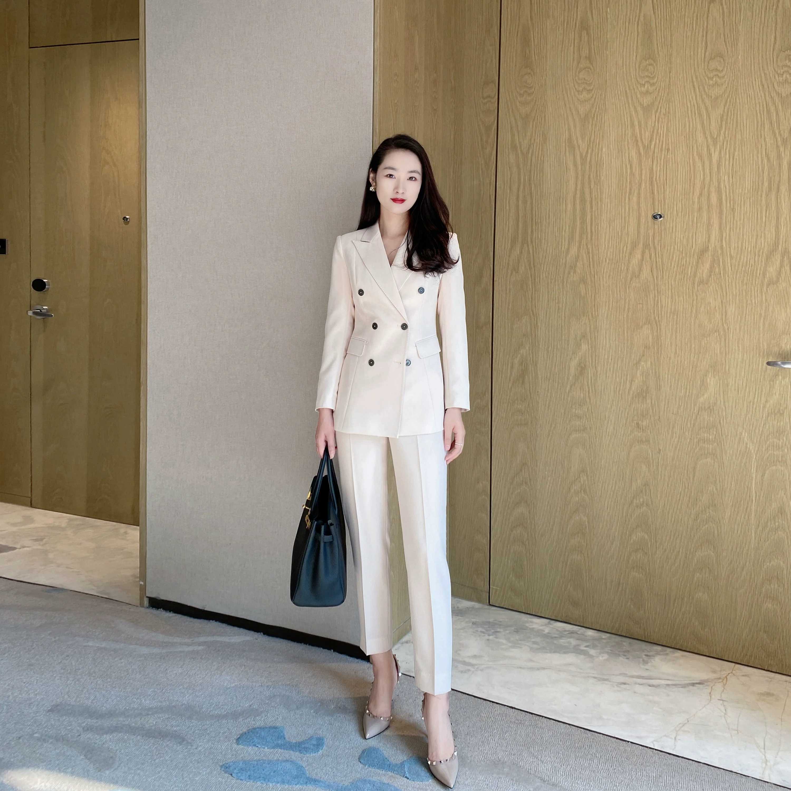 Beige Autumn Classic Suit with Tailored Trousers – Bright Style - Image 6