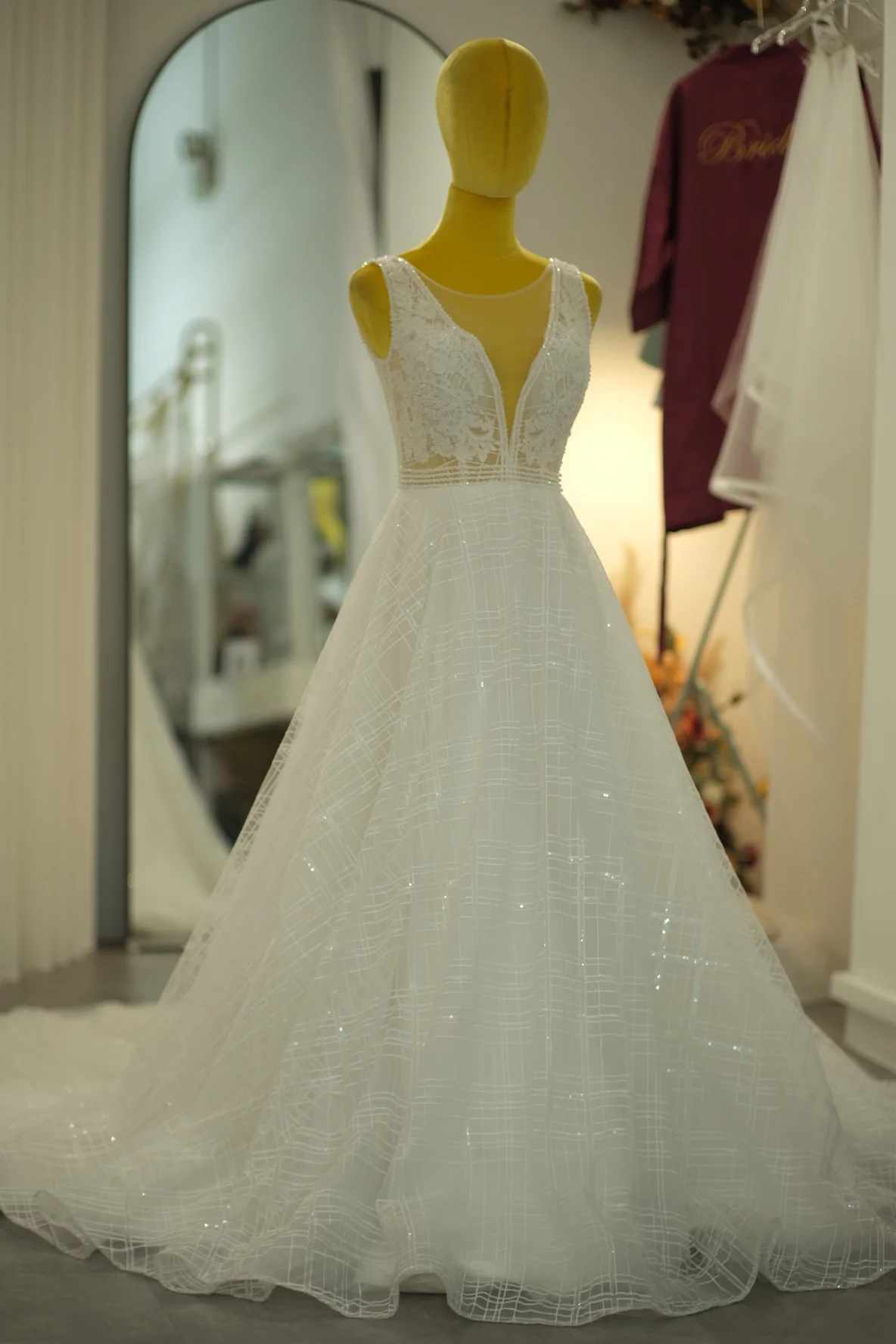 BG-WED-AME-10047 WEDDING GOWN LUX FABRIC HALF LACE WITH BEADED SIZE M  BUST 84-86 WAIST 68-70 HIPS 98 - Image 2