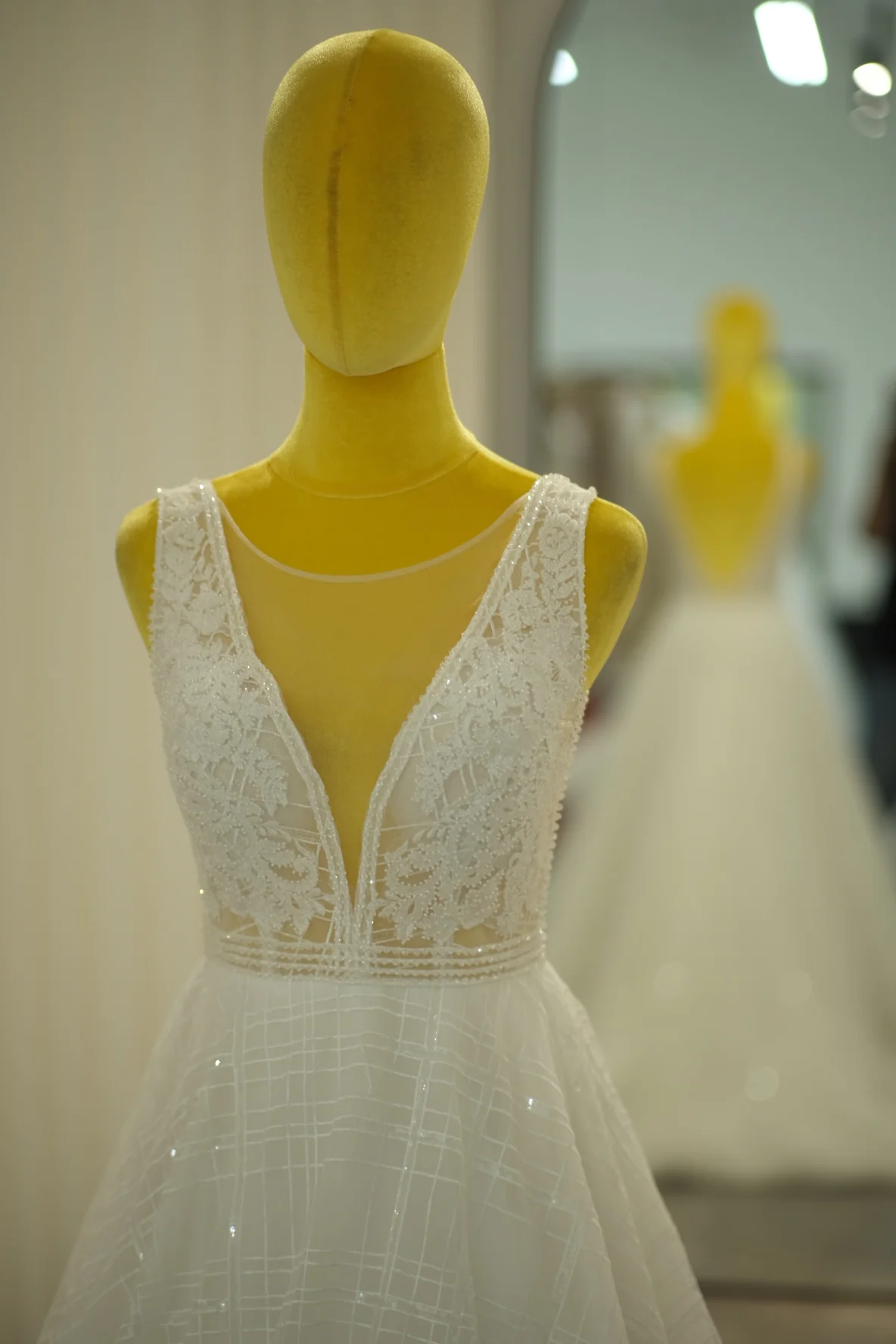 BG-WED-AME-10047 WEDDING GOWN LUX FABRIC HALF LACE WITH BEADED SIZE M  BUST 84-86 WAIST 68-70 HIPS 98 - Image 9