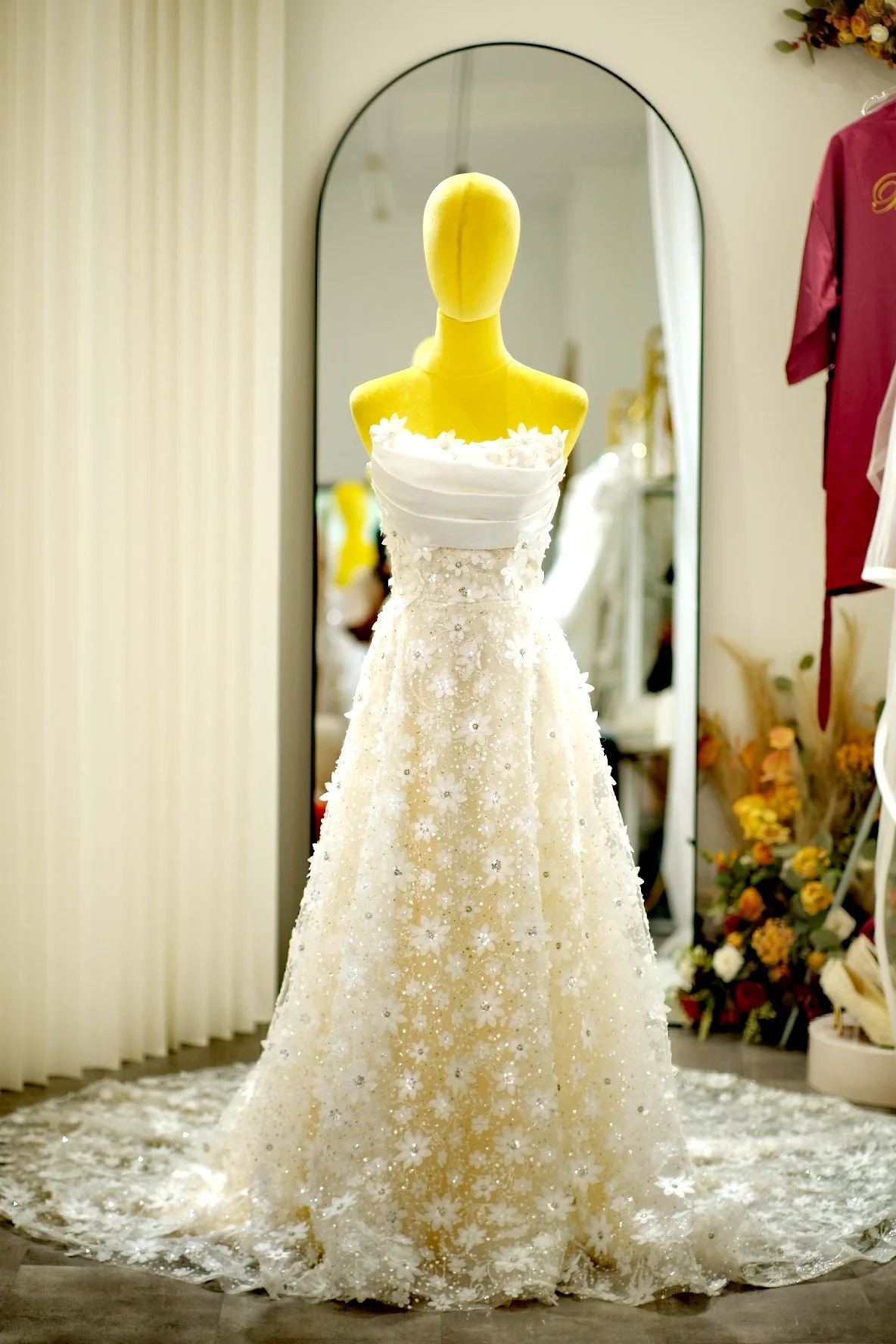 BG-WED-AME-10054 WEDDING GOWN LUX FABRIC FULL FABRIC LACE WITH BEADED SIZE M BUST 84-86 WAIST 68-70 - Image 3