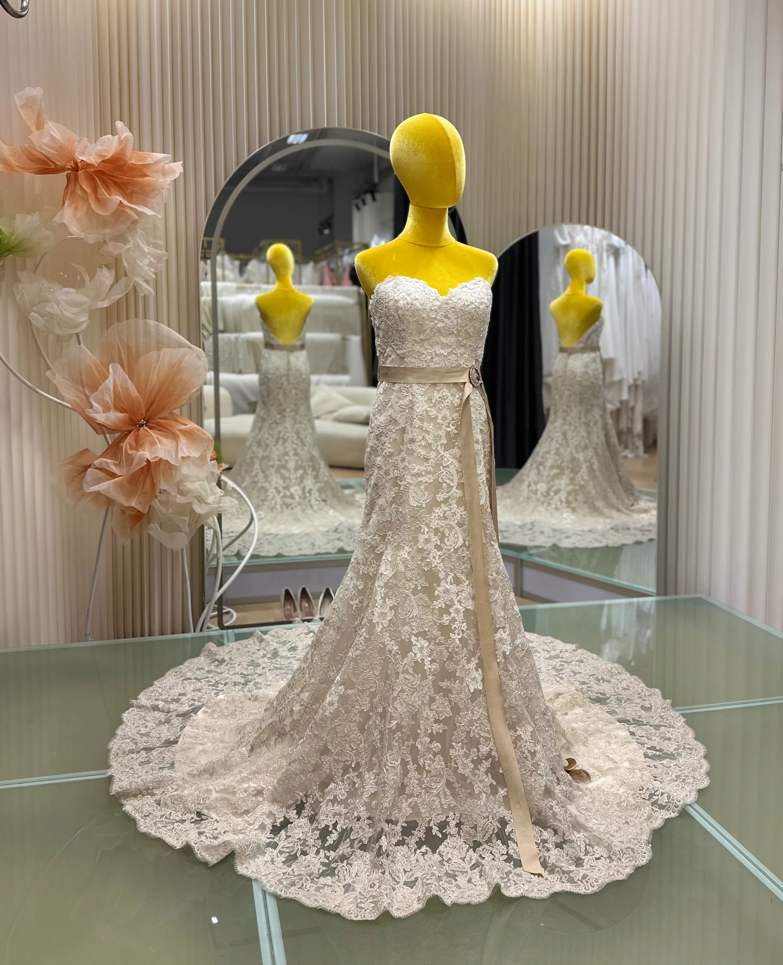 BG-WED-AME-10042 WEDDING GOWN LUX FABRIC FULL FABRIC LACE WITH BEADED SIZE S BUST 86-90 WAIST 70-72 HIP 100 - Image 2