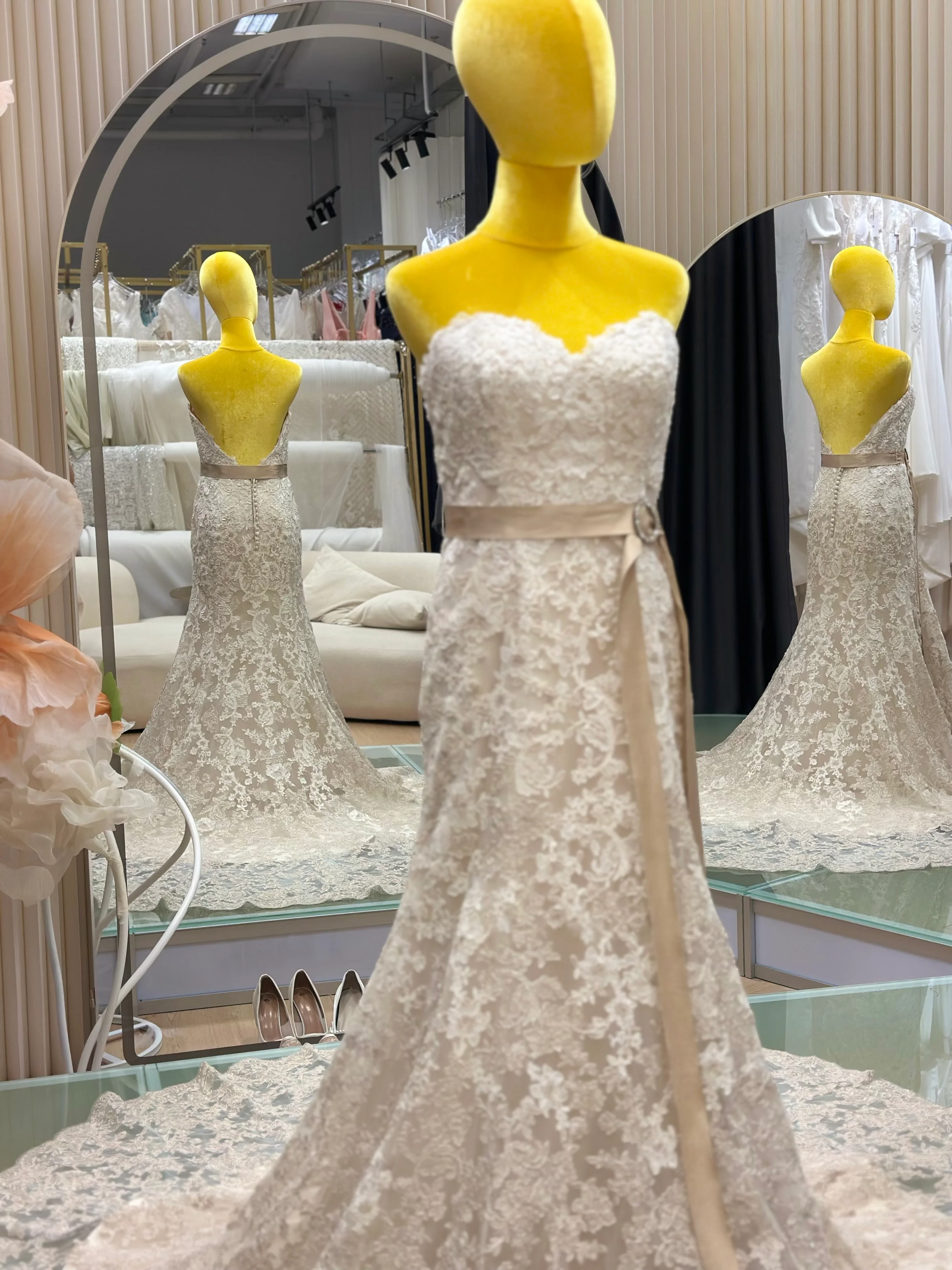 BG-WED-AME-10042 WEDDING GOWN LUX FABRIC FULL FABRIC LACE WITH BEADED SIZE S BUST 86-90 WAIST 70-72 HIP 100 - Image 4