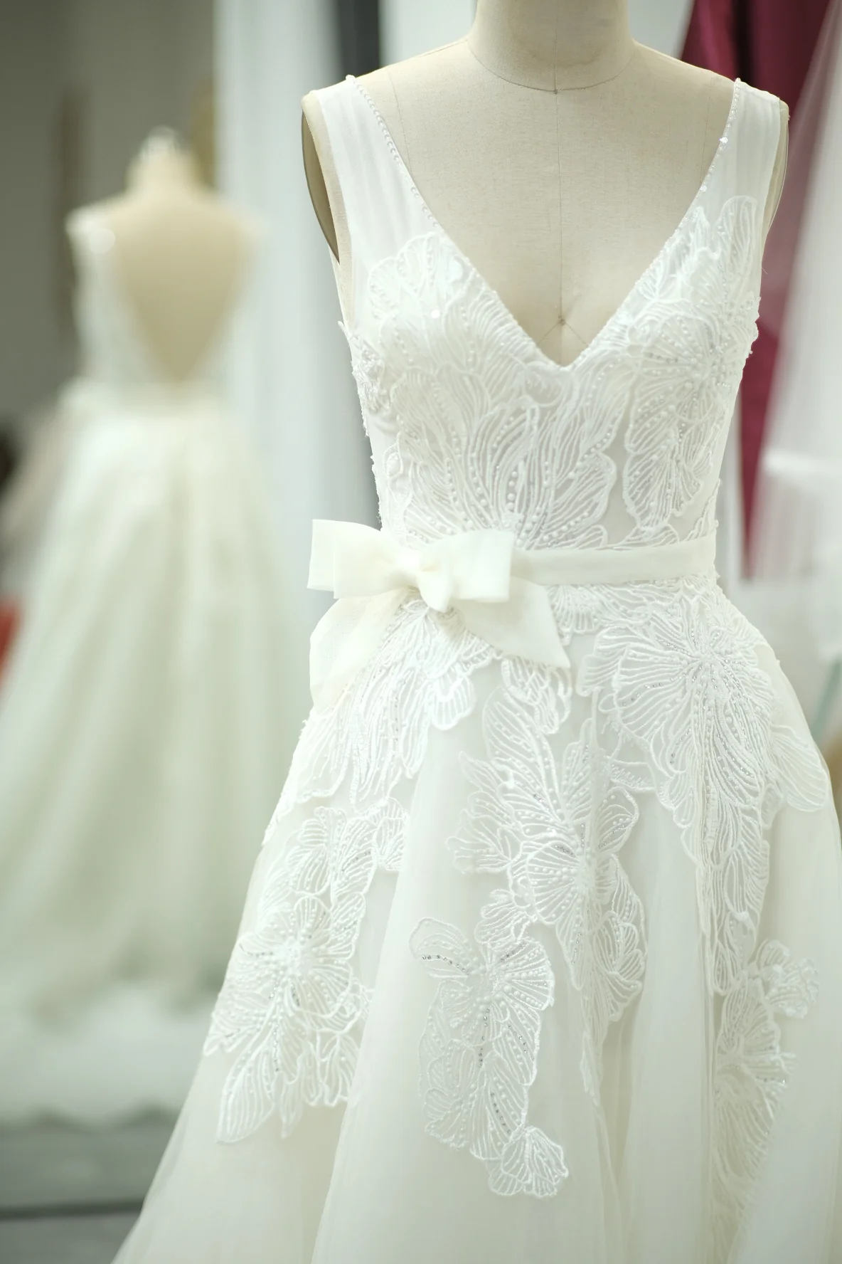 BG-WED-AME-10044 WEDDING GOWN LUX FABRIC HALF LACE WITH BEADED SIZE S BUST 80-84 WAIST 64-68 HIPS 94 - Image 4