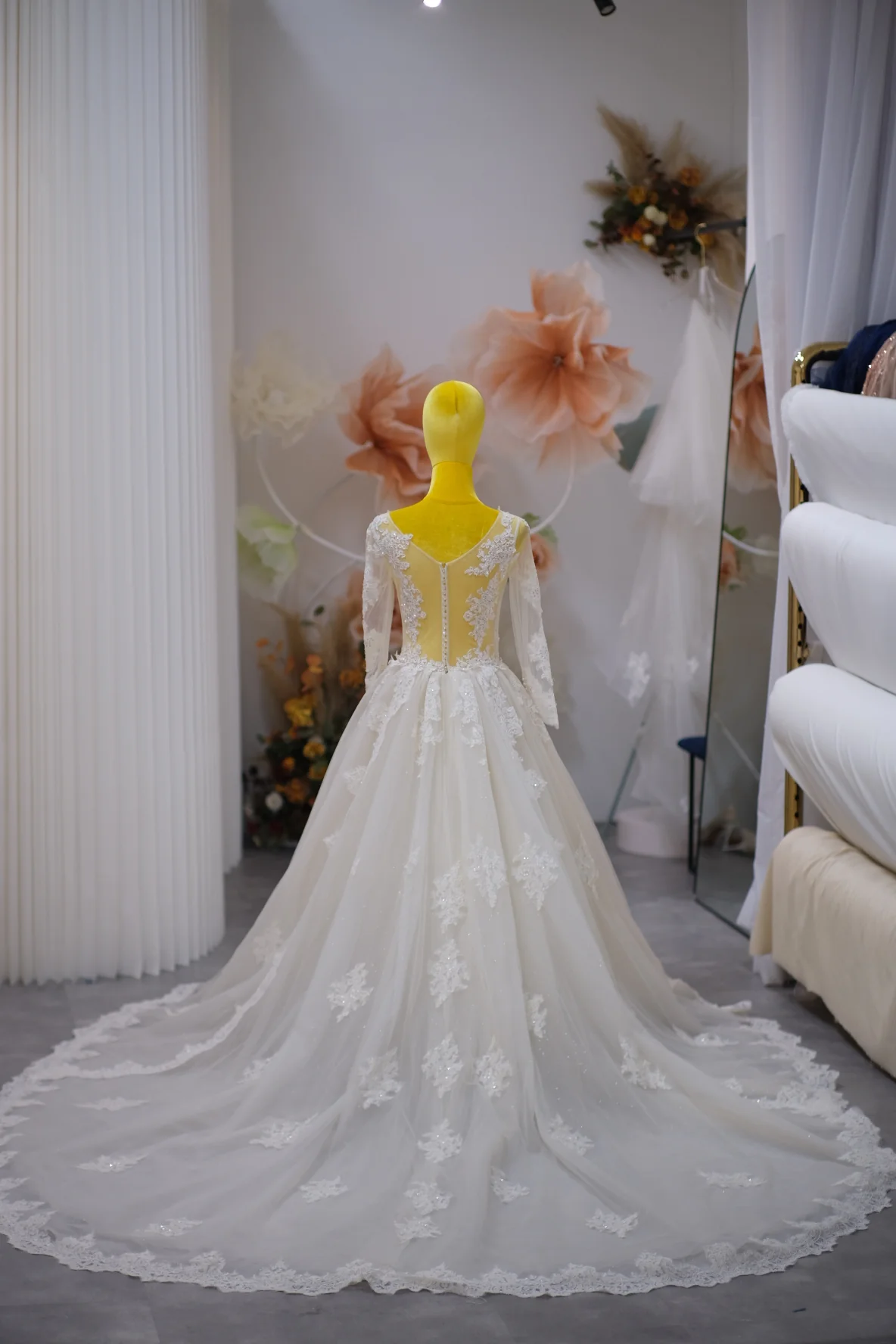 BG-WED-AME-10073 WEDDING GOWN PREMIUM FABRIC FULL LACE WITH BEADED SIZE S BUST 80-84 WAIST 64-68 HIPS 94 - Image 3