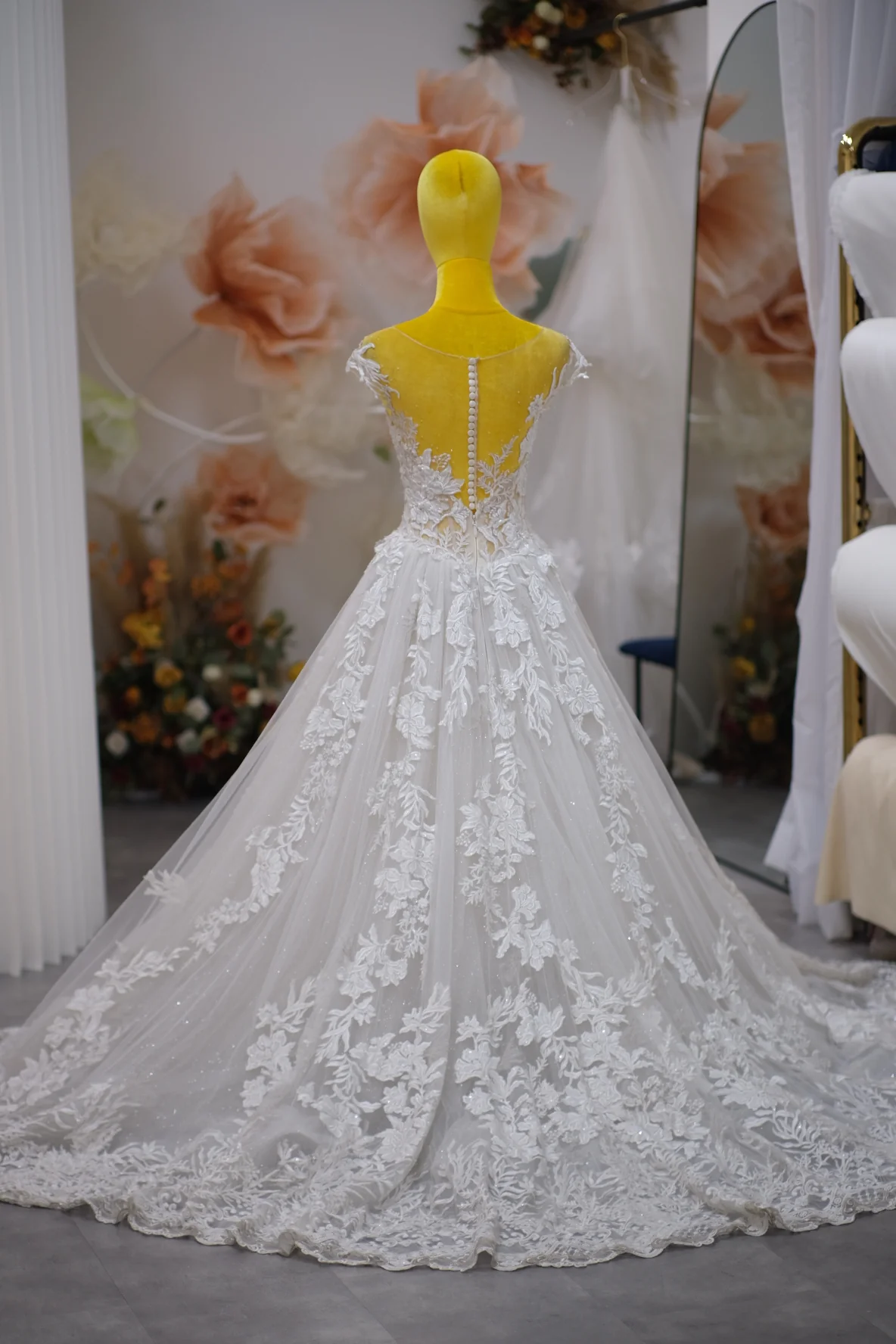 BG-WED-AME-10079 WEDDING GOWN LUX FABRIC FULL LACE WITH BEADED SIZE M BUST 84-85 WAIST 67 - Image 3