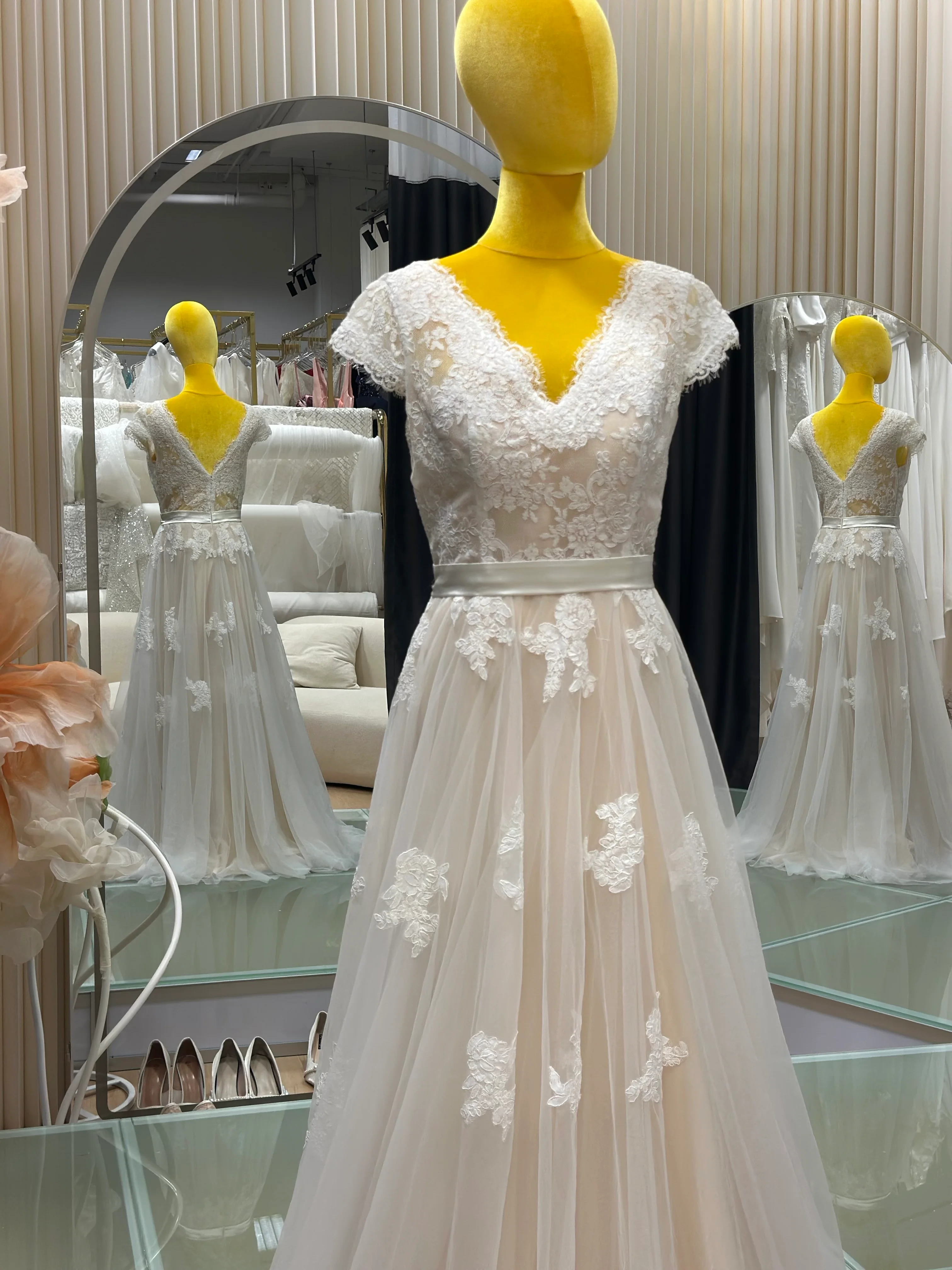BG-WED-AME-10108 WEDDING GOWN FABRIC FULL LACE SIZE XL BUST 93 WAIST 75 - Image 4