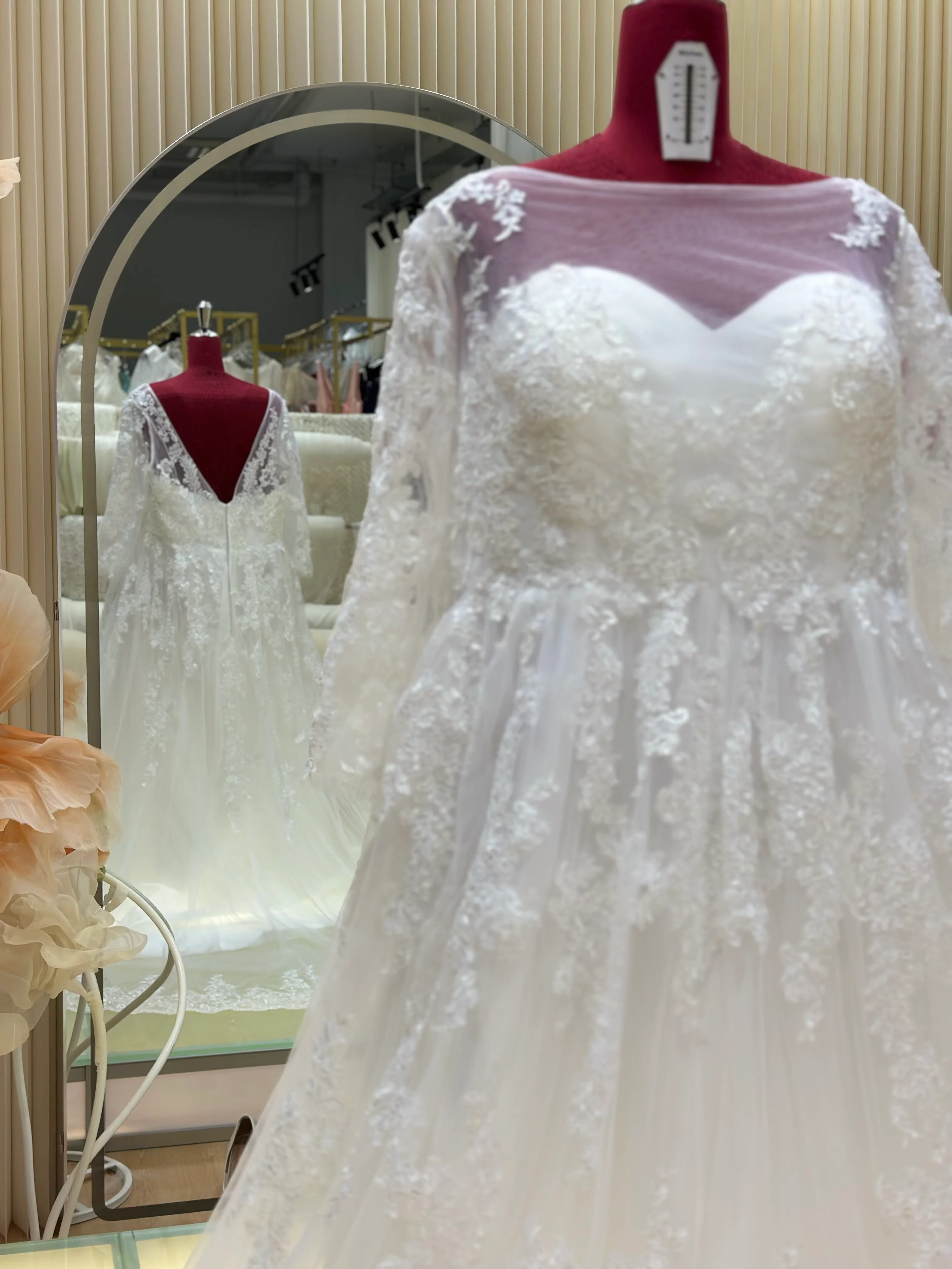 BG-WED-AME-10110 WEDDING GOWN PREMIUM FABRIC FULL LACE BUST 136 WAIST 122 - Image 4