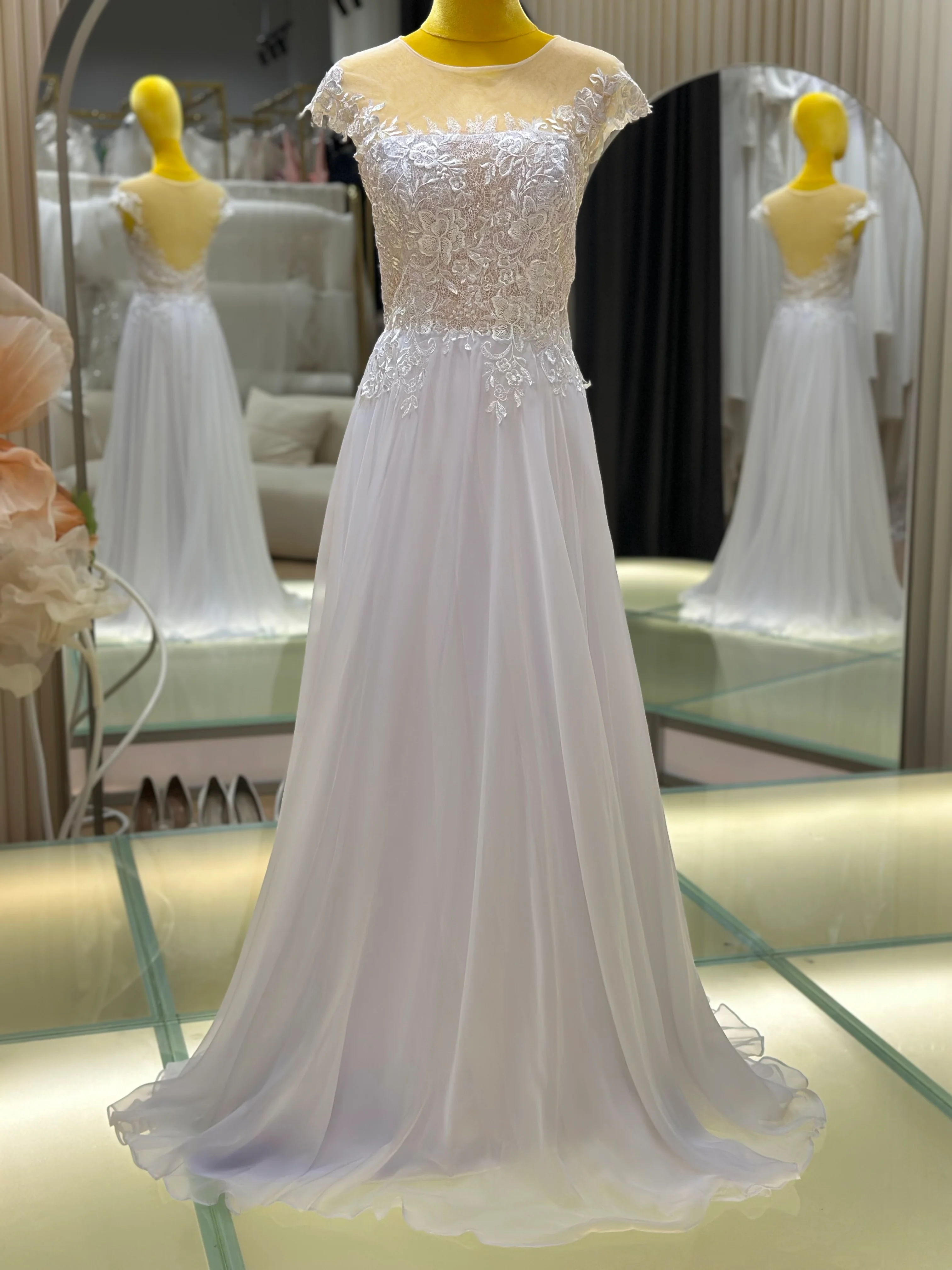 BG-WED-AME-10114 WEDDING GOWN FABRIC HALF LACE SIZE L BUST 89 WAIST 72 - Image 3