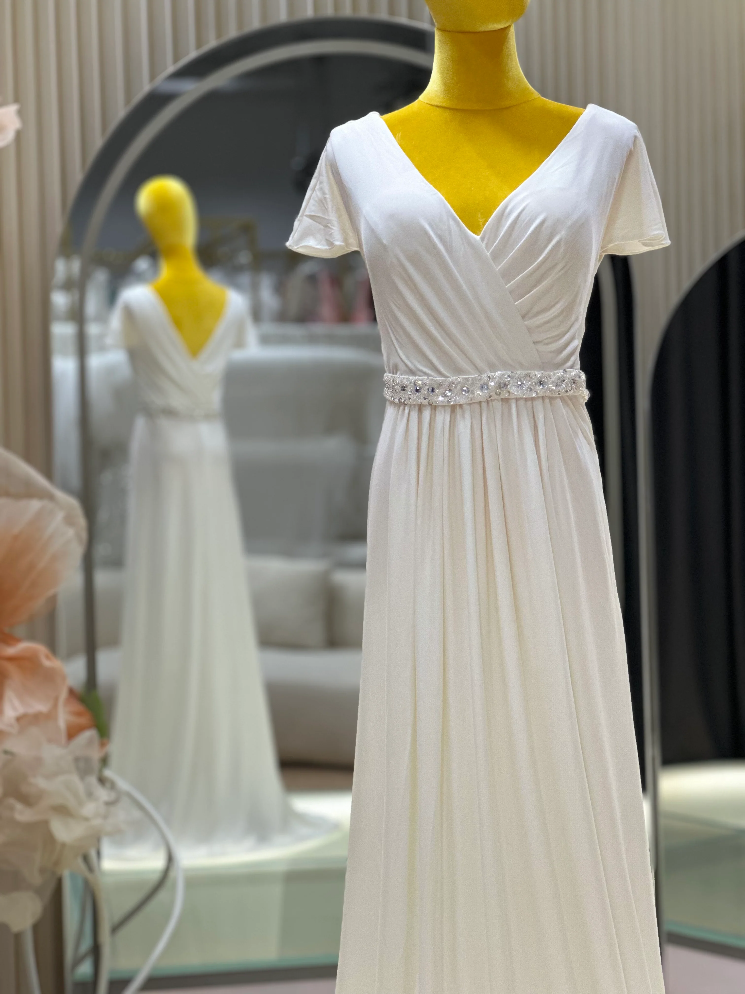 BG-WED-AME-10117 WEDDING GOWN FABRIC PLAIN WITH BEAD BELT SIZE 3XL BUST 98 WAIST 85 - Image 5