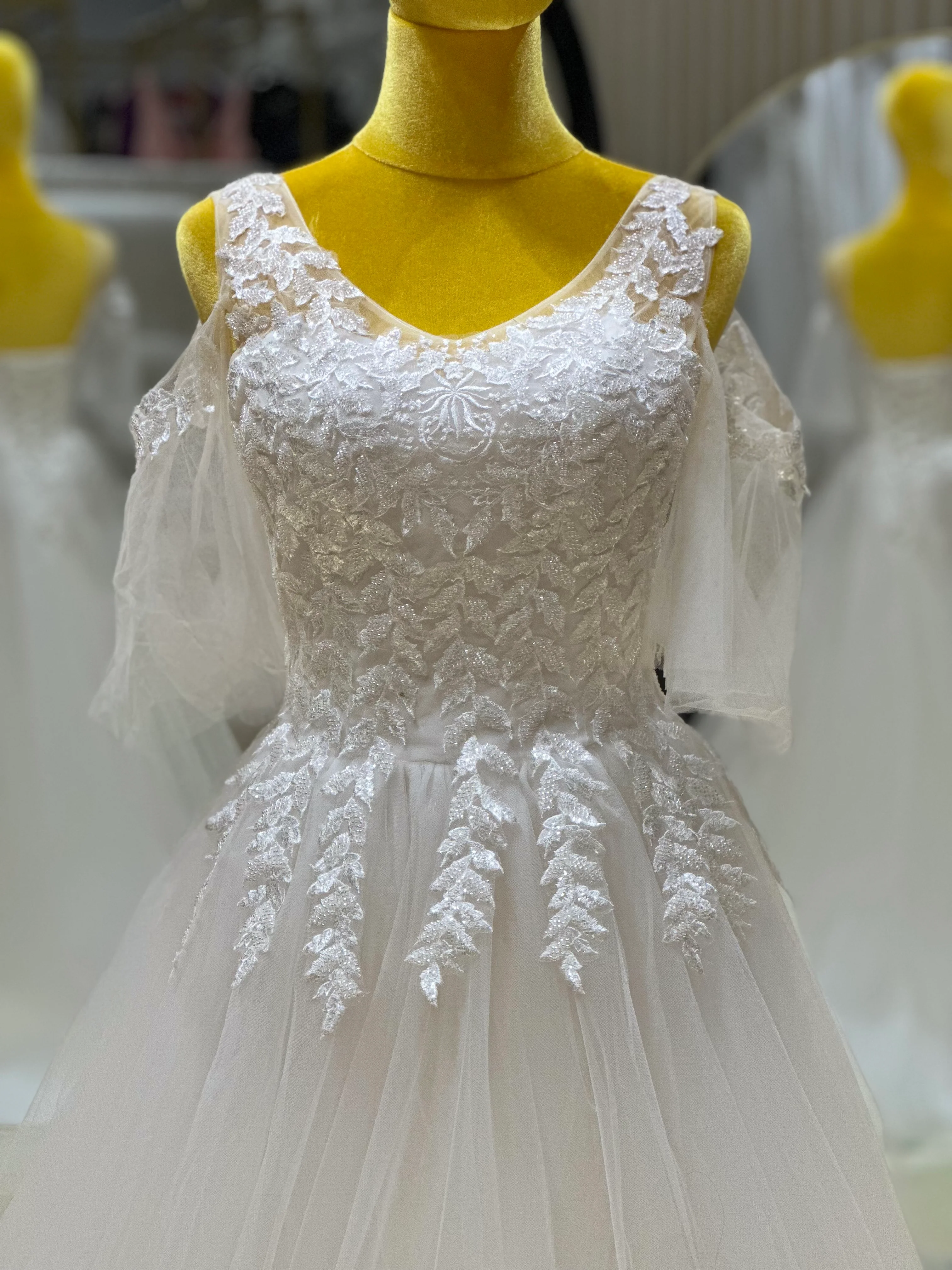 BG-WED-AME-10141 WEDDING GOWN FABRIC HALF LACE WITH BEADED SIZE M-XL BUST 84-94 WAIST 68-76 - Image 5