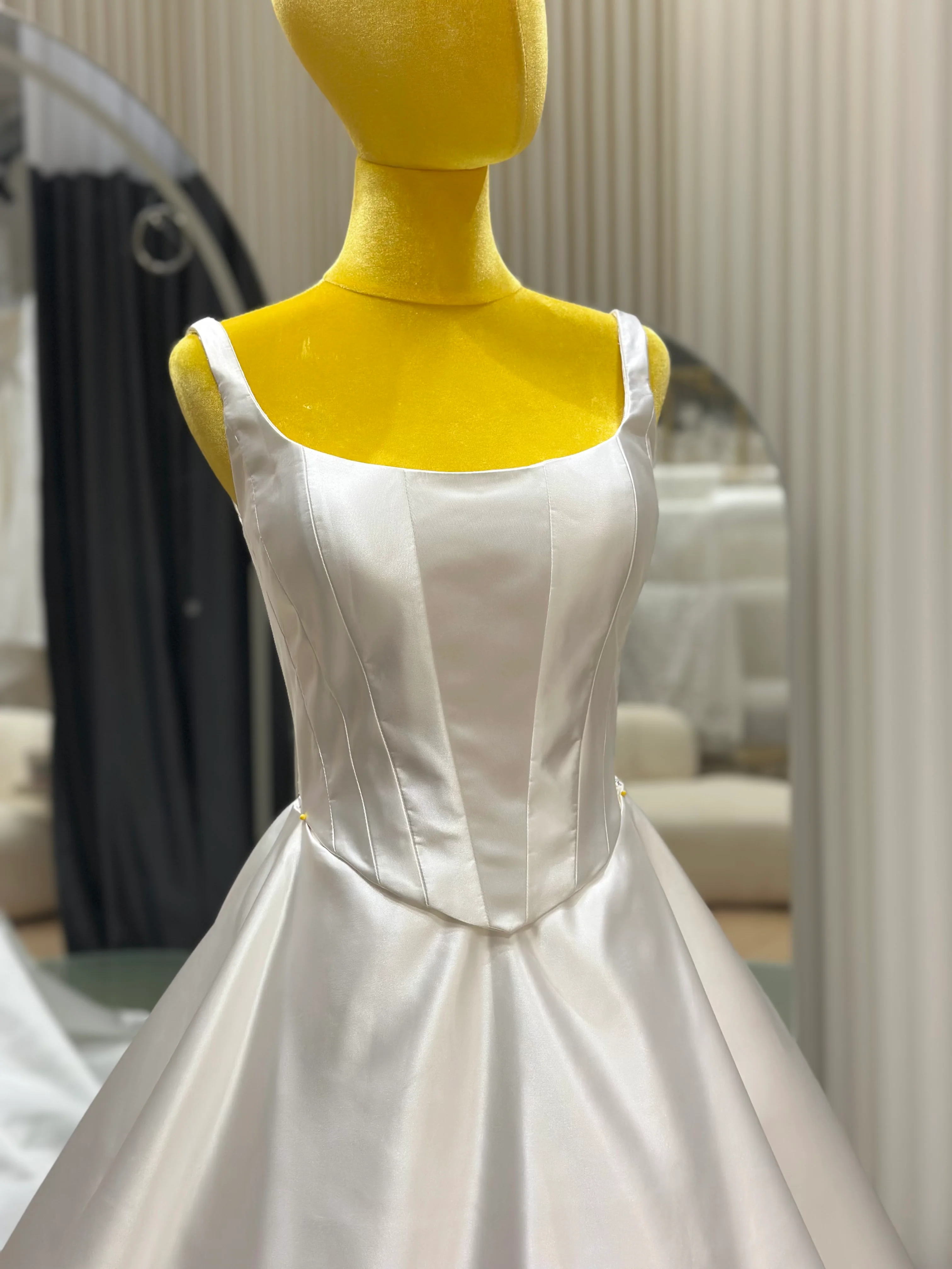 BG-WED-AME-10162 WEDDING GOWN PREMIUM FABRIC PLAIN WITH PLEATED 2 PIECES SIZE L BUST 87 WAIST 74 - Image 5