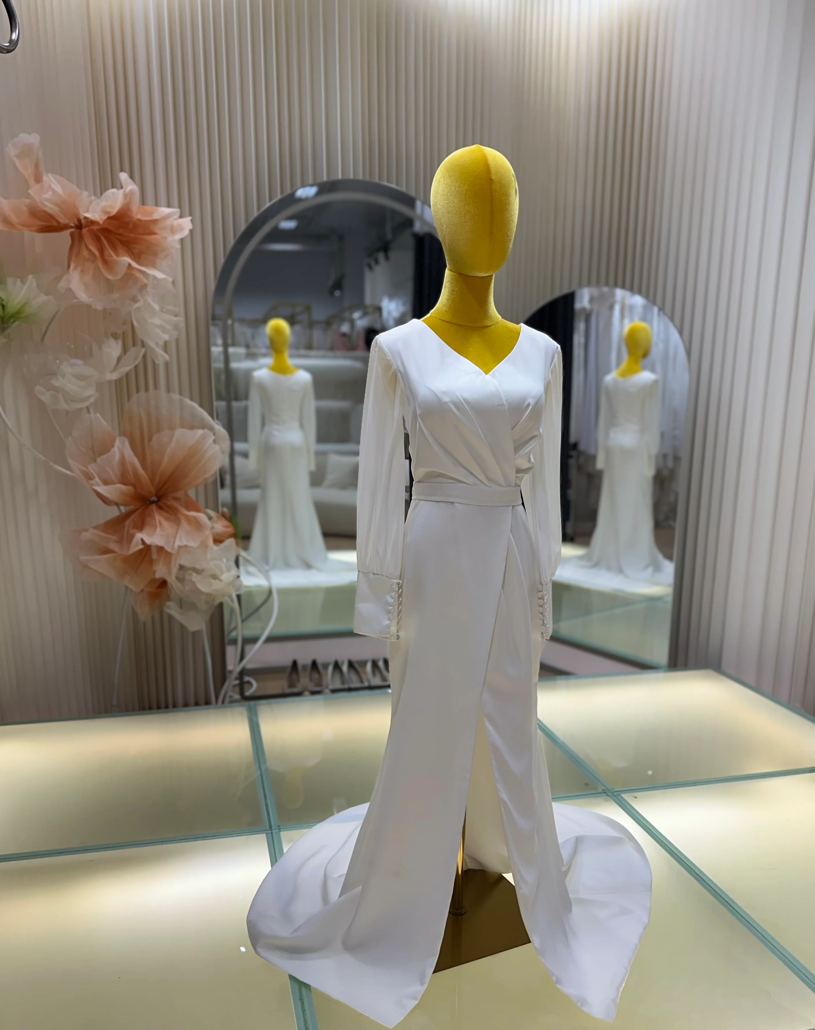 BG-WED-AME-10067 New European style temperament V-neck long sleeve backless slim sexy fashion outdoor wedding dress bride church ceremony dress - Image 2