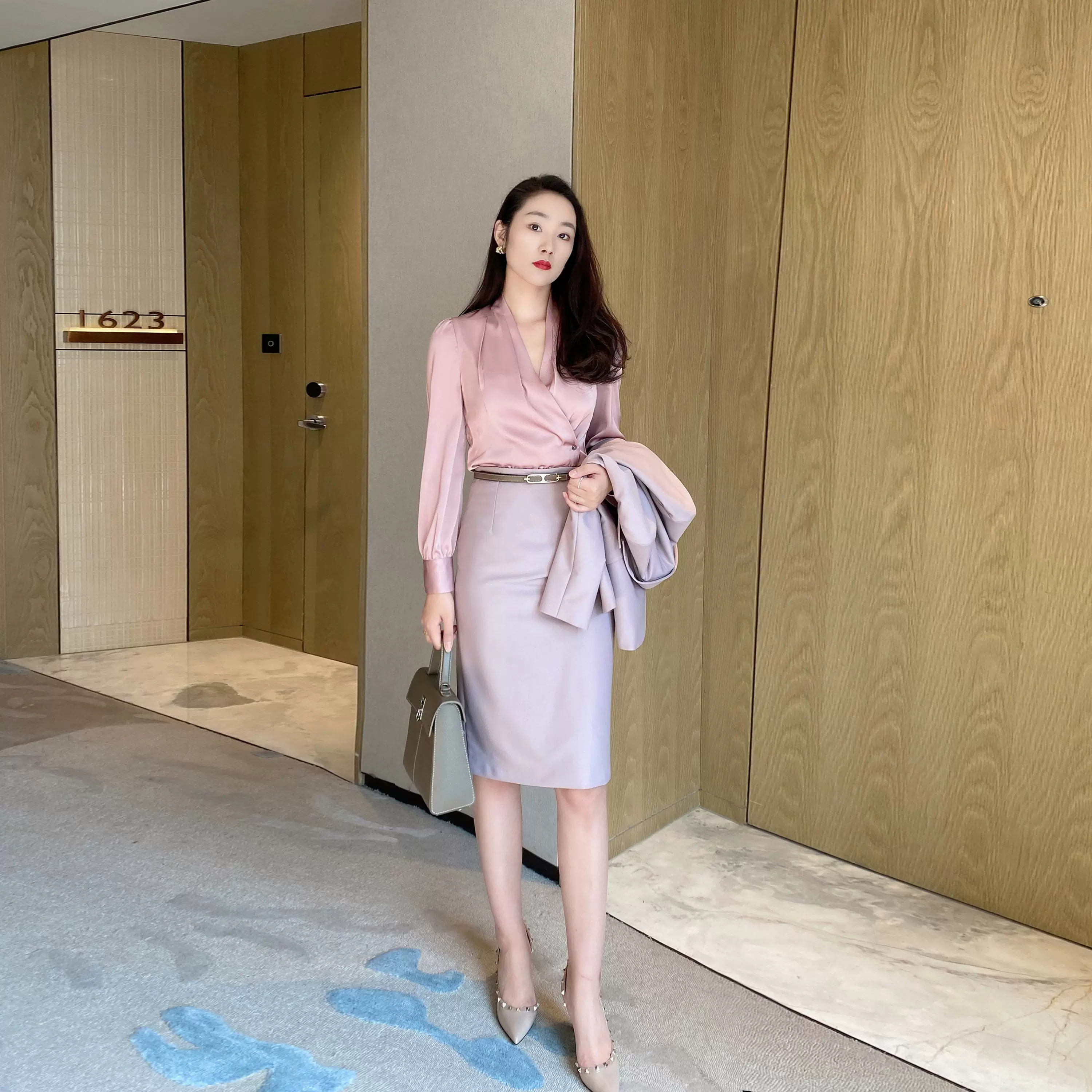 Elegant Autumn Long‑Sleeve V‑Neck Casual Shirt for Women - Image 5
