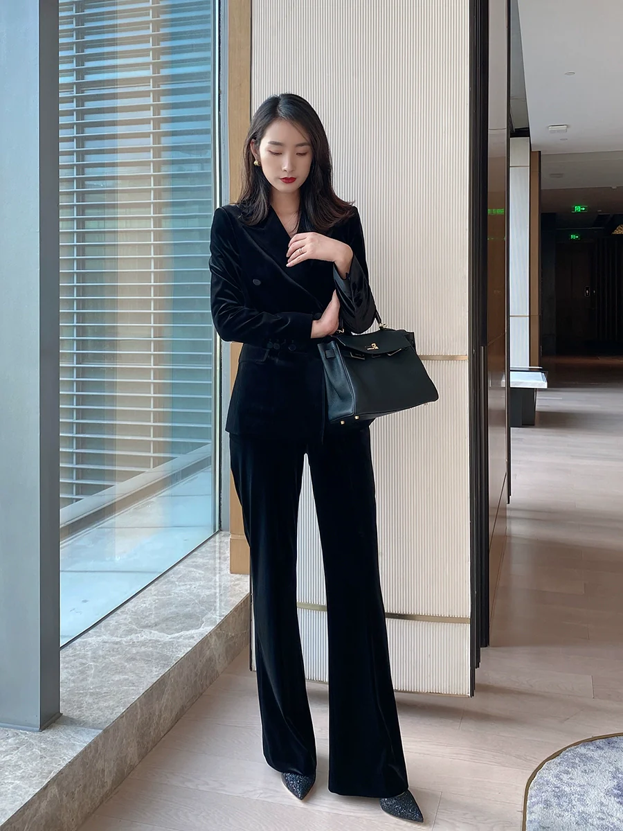 Elegant Black Velvet Demi-Season Suit with Flared Trousers - Image 3