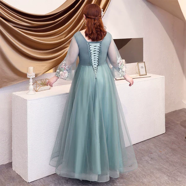 Elegant Green Evening Dress - Image 3