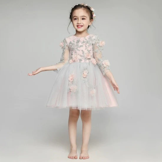 Elegant Long Sleeve Princess Wedding Dress for Piano Performance - Image 7