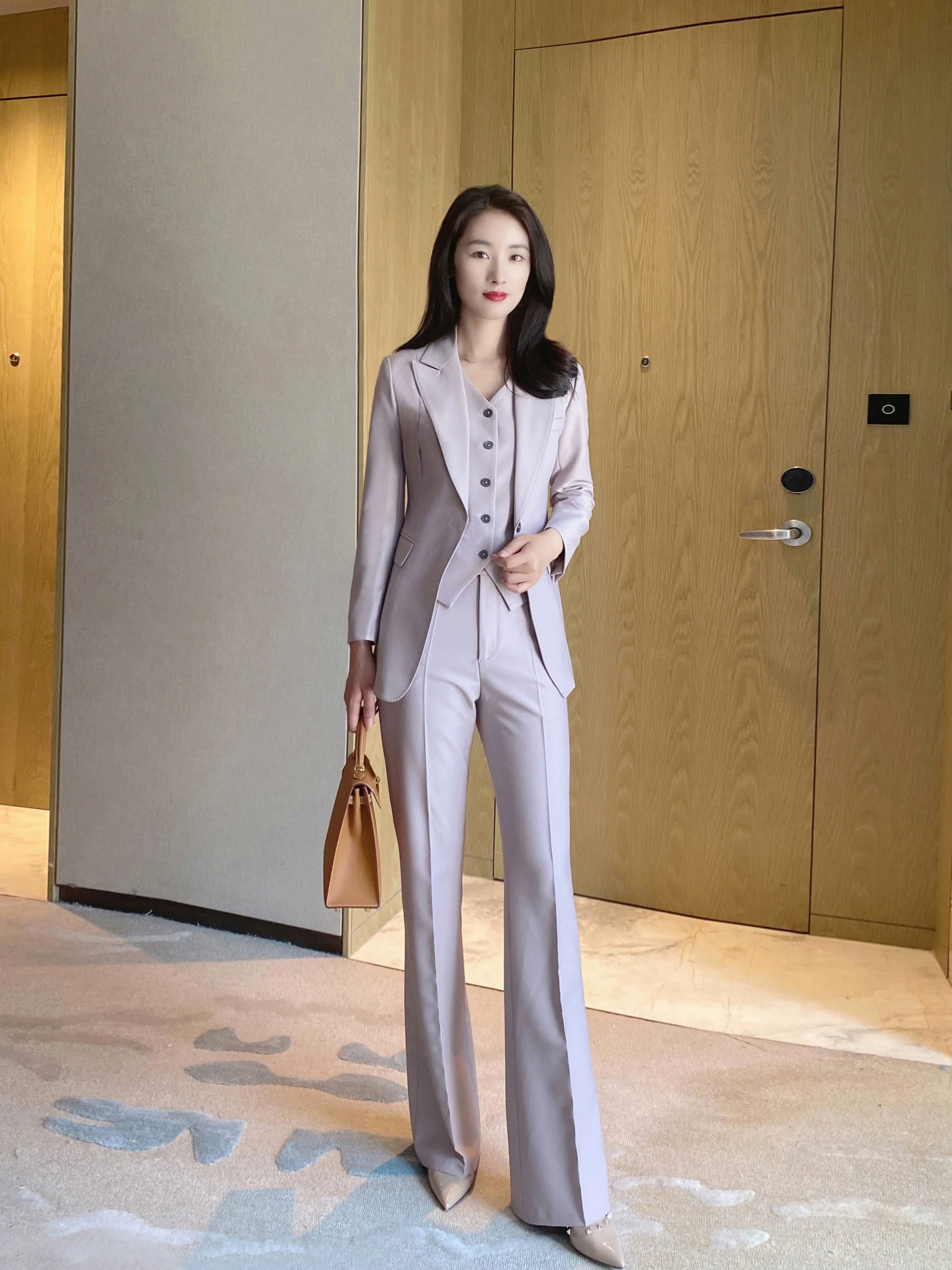 Elegant Pale Pinkish Gray Wool 3-Piece Women's Suit Set - Image 4