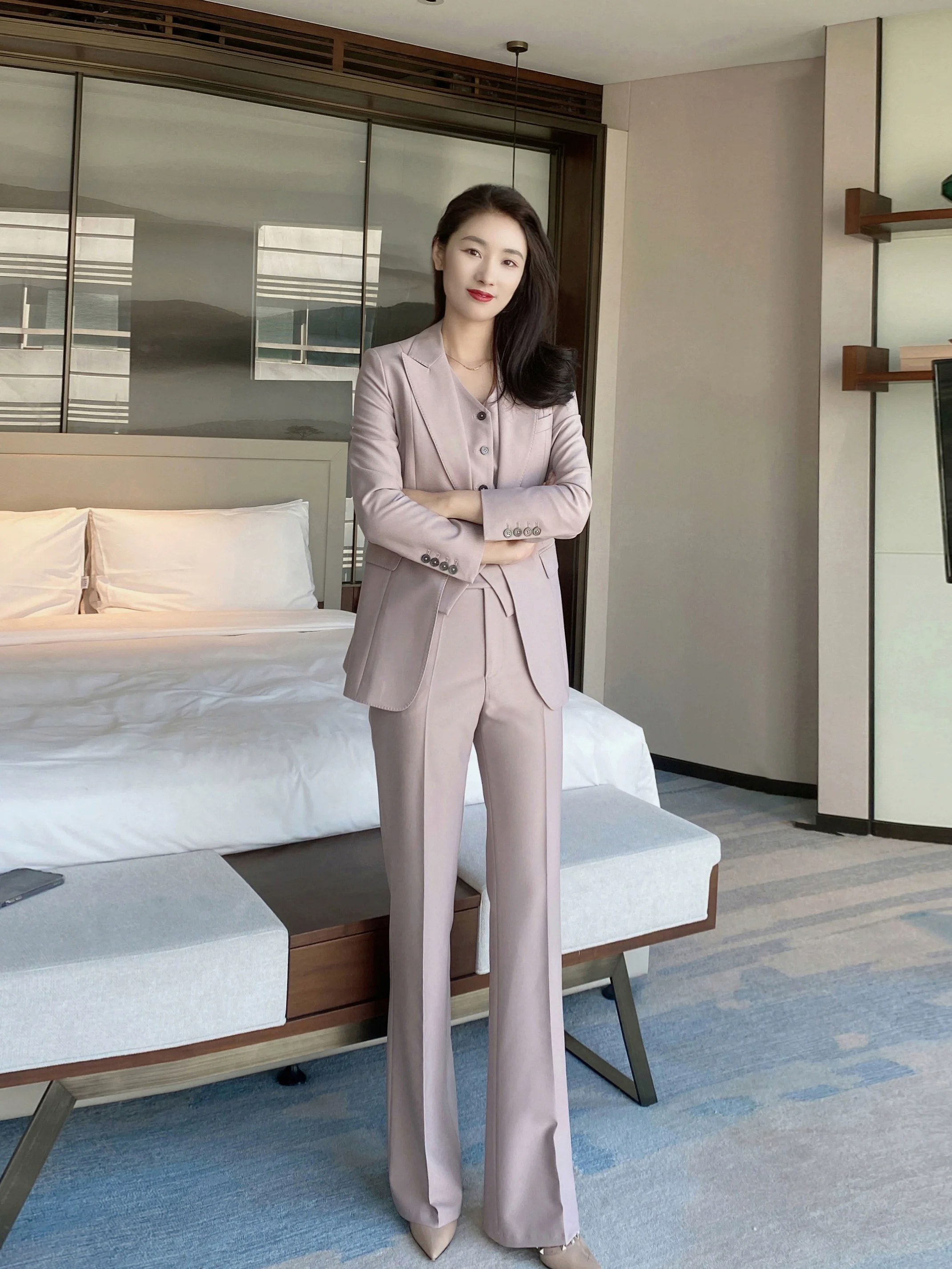 Elegant Pale Pinkish Gray Wool 3-Piece Women's Suit Set - Image 6