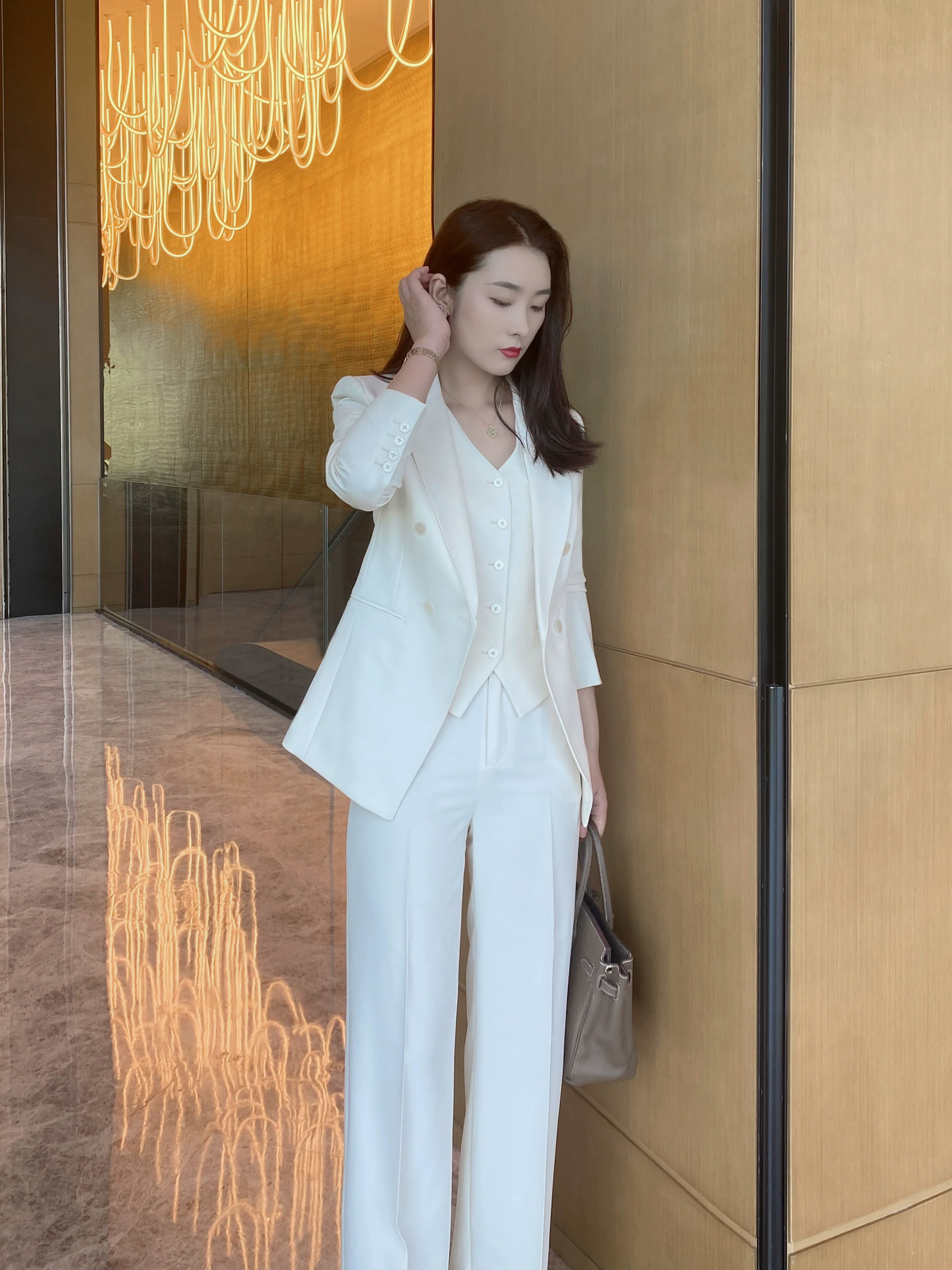 Elegant White Autumn 3‑Piece Suit Set – Loose Straight Fit - Image 2
