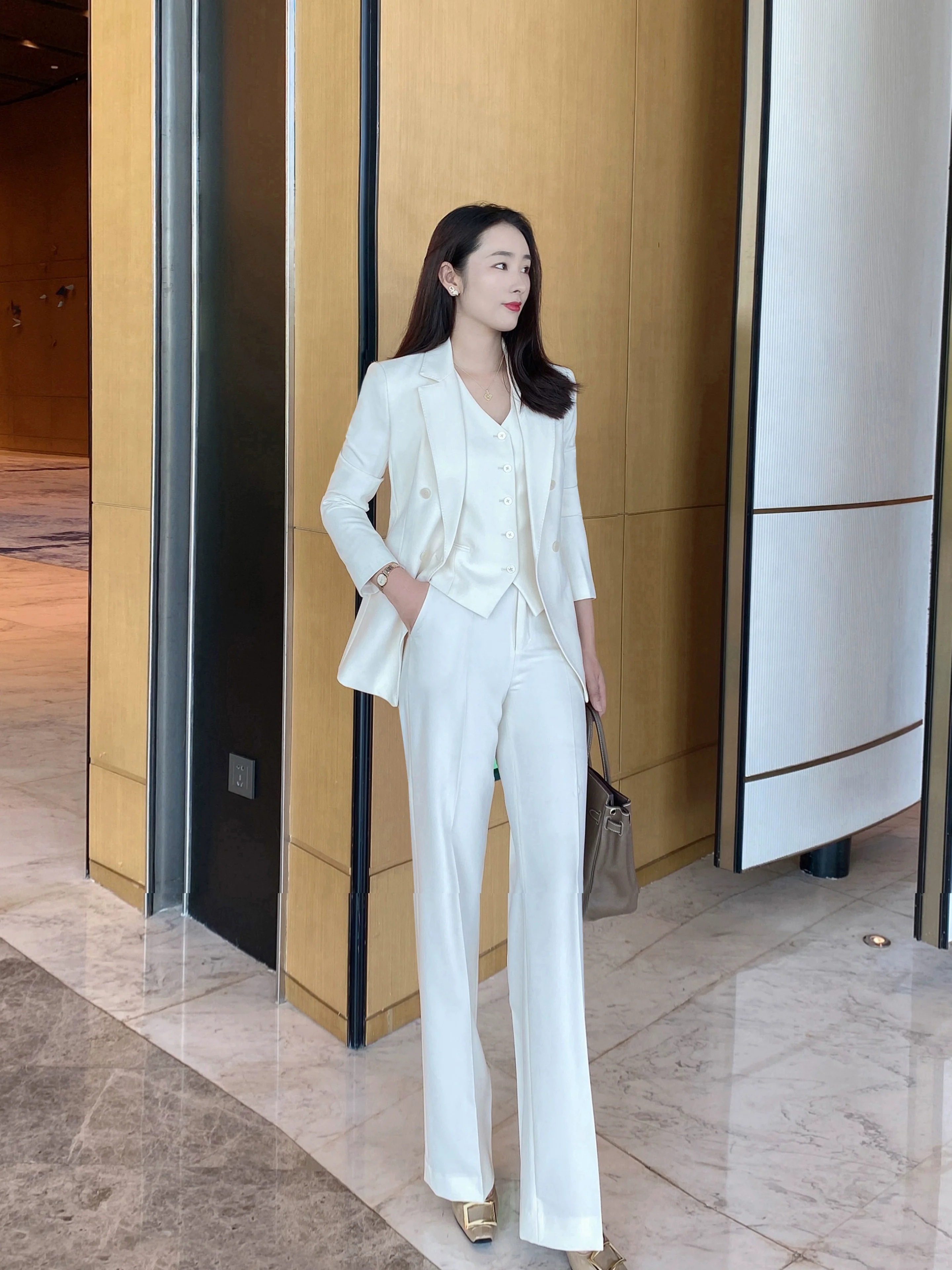 Elegant White Autumn 3‑Piece Suit Set – Loose Straight Fit - Image 6