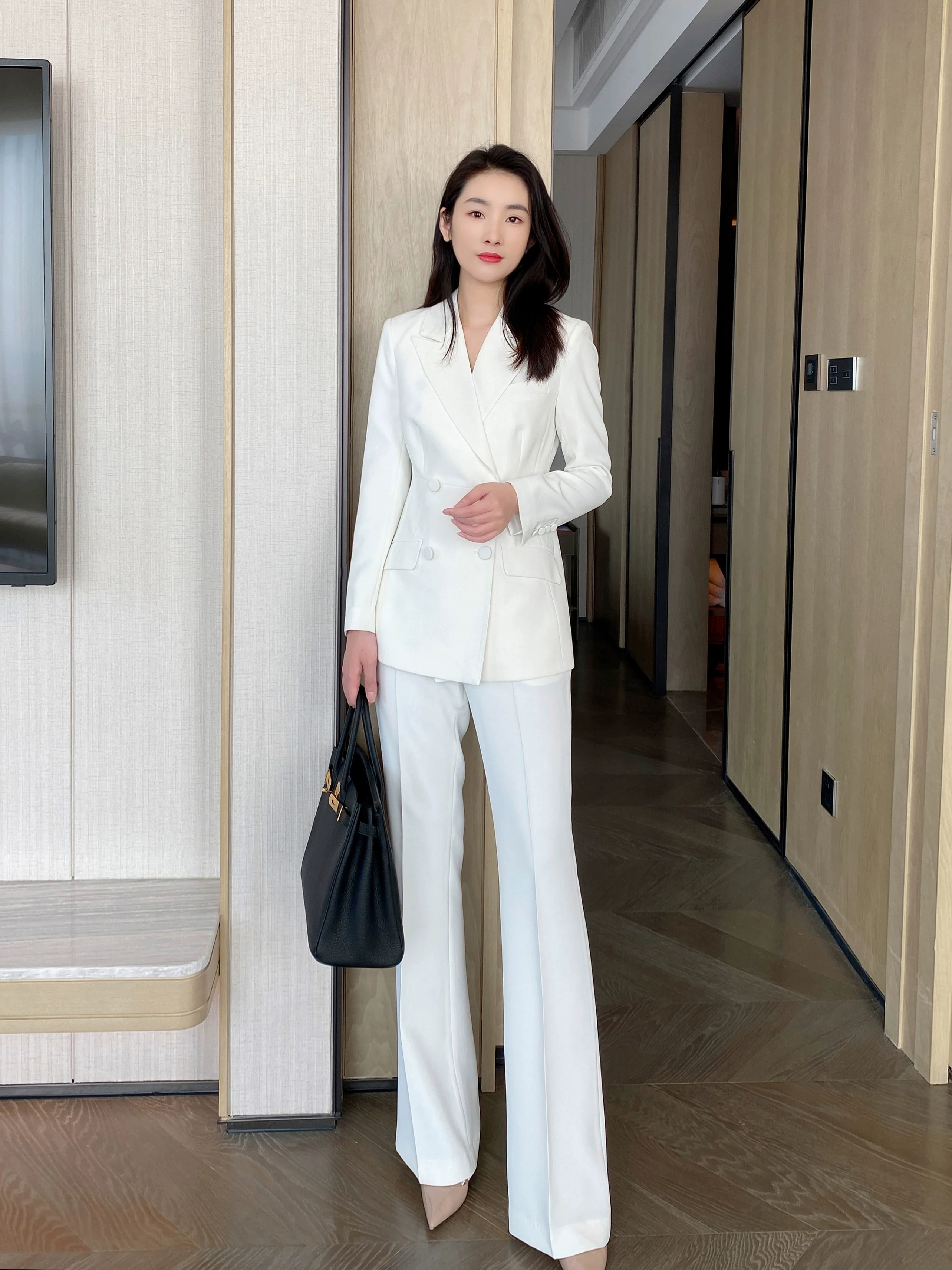 Elegant White Autumn Suit with Flared Trousers – Premium Office Wear - Image 4