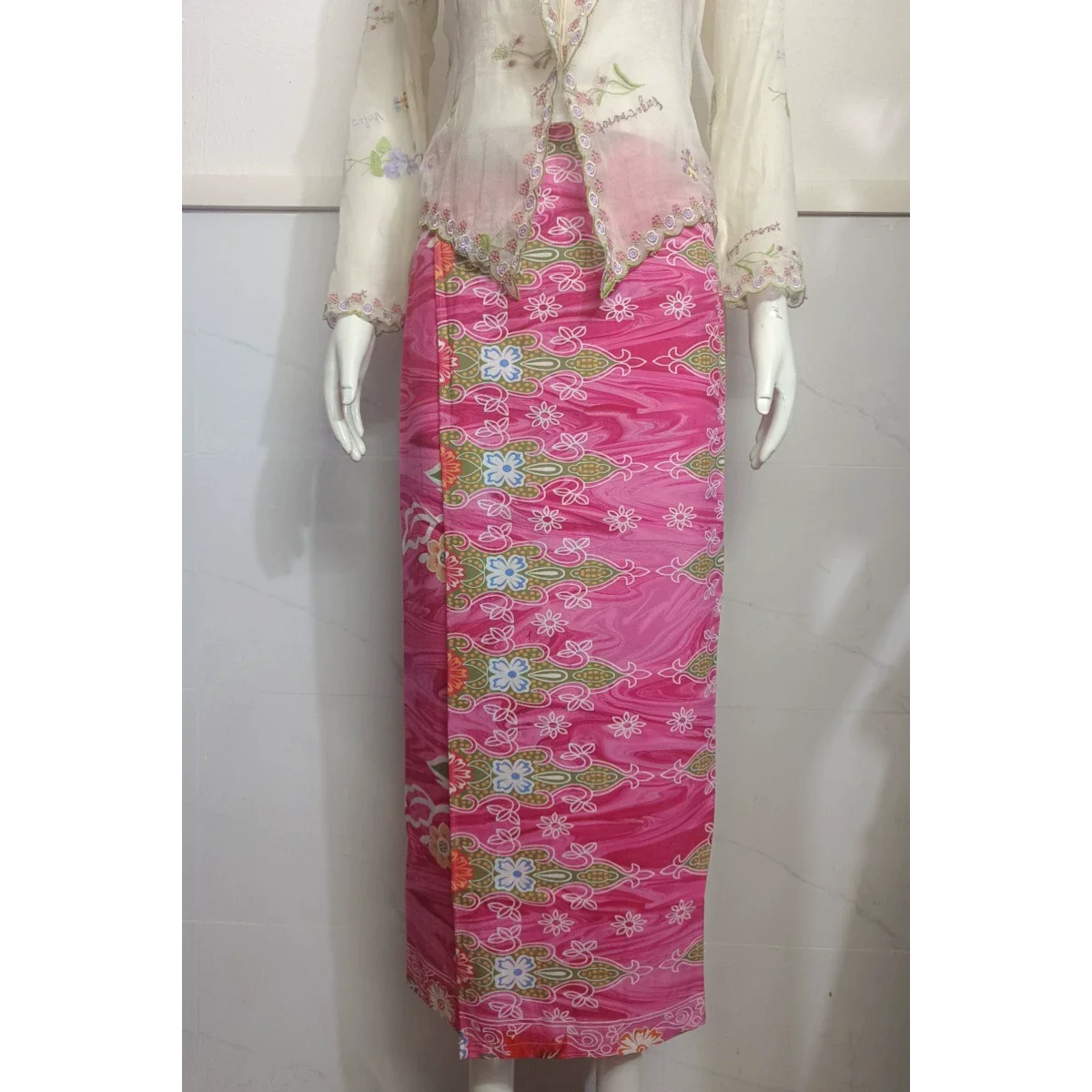 Floral Embroidered Cardigan - Image 3