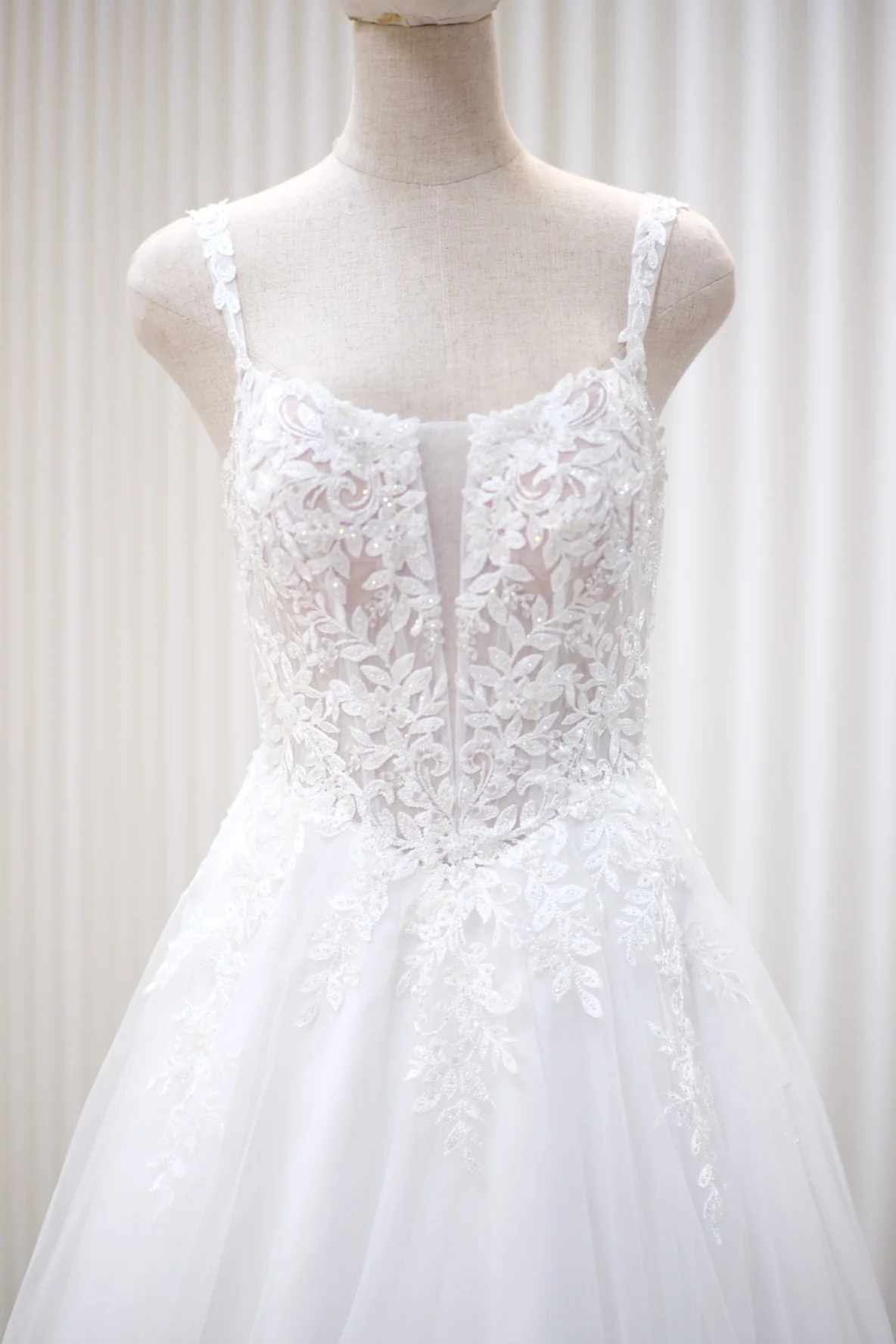 Wedding bridal premium fabric half aplique lace with beaded - Image 2