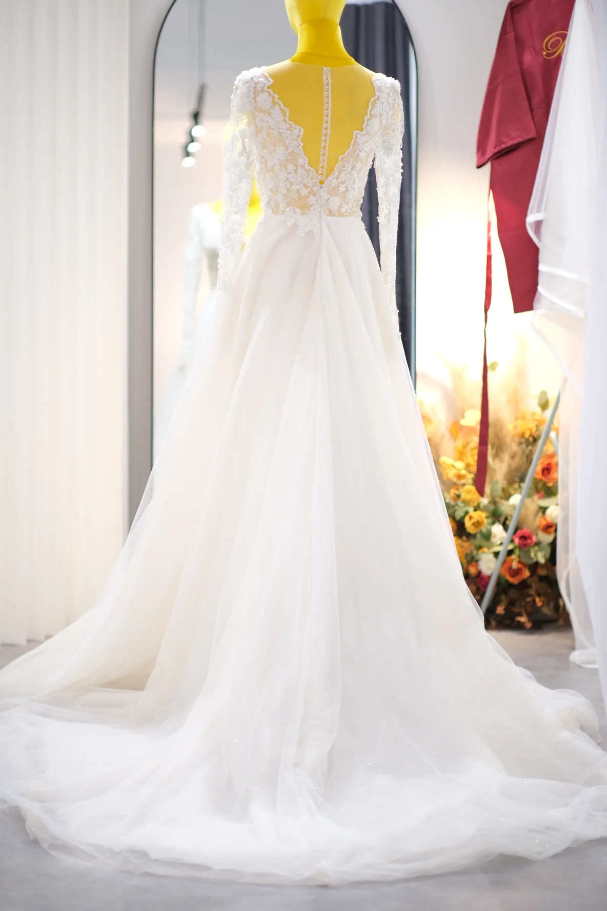 BG-WED-AME-10039 WEDDING GOWN LUX FABRIC, HALF LACE WITH BEADED AND GLITER FABRIC SIZE S BUST 80-84 WAIST 66-68 HIPS 96 - Image 5