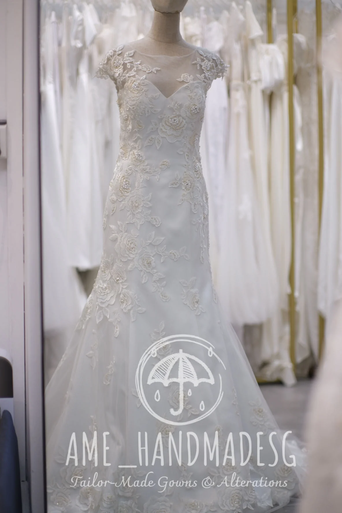 BG-WED-AME-10013 WEDDING GOWN PREMIUM FABRIC FULL APPLIQUE LACE WITH BEADED SIZE M , BUST 84-86 WAIST 68-70 - Image 3