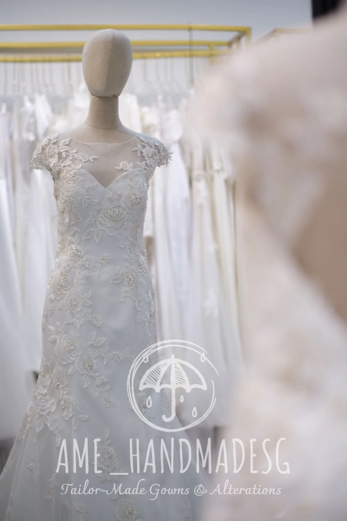 BG-WED-AME-10013 WEDDING GOWN PREMIUM FABRIC FULL APPLIQUE LACE WITH BEADED SIZE M , BUST 84-86 WAIST 68-70 - Image 5