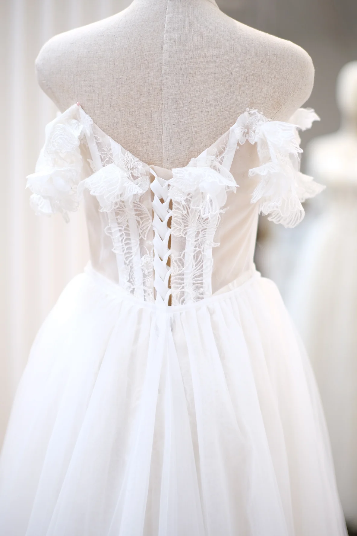 BG-WED-AME-10037 WEDDING GOWN PREMIUM FABRIC, FULL FABRIC LACE SIZE M BUST 84-86 WAIST 68-70 HIPS 98 - Image 2